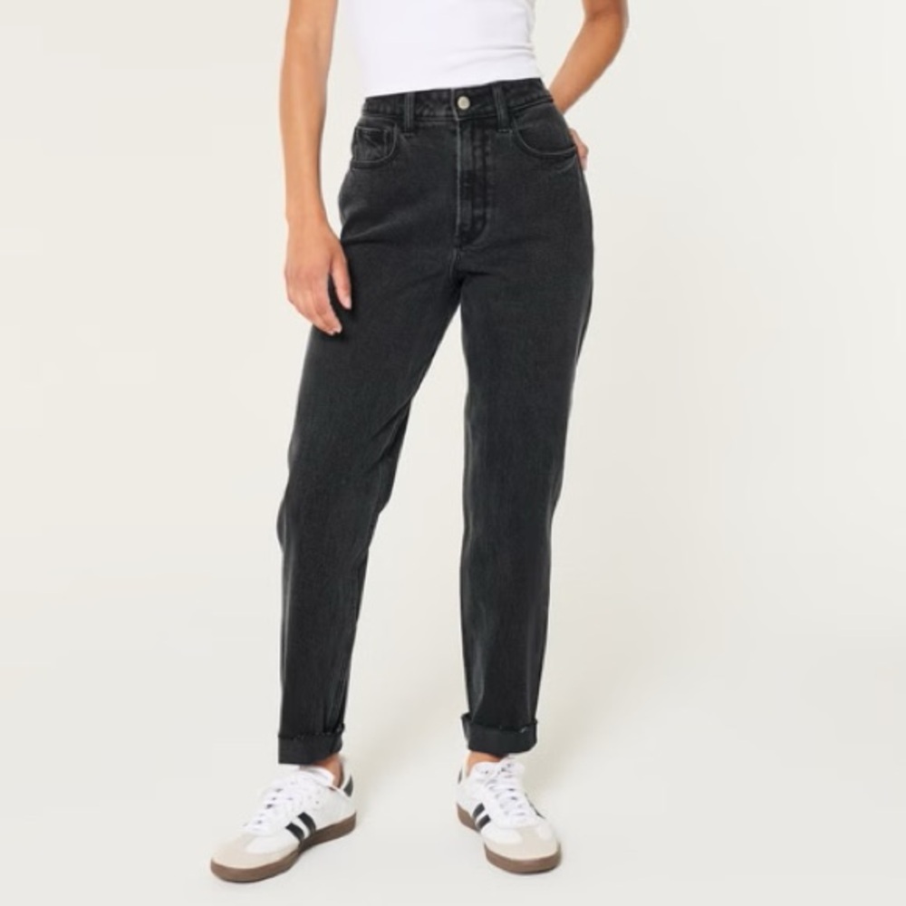 Hollister Curvy High Rise Mom Jeans